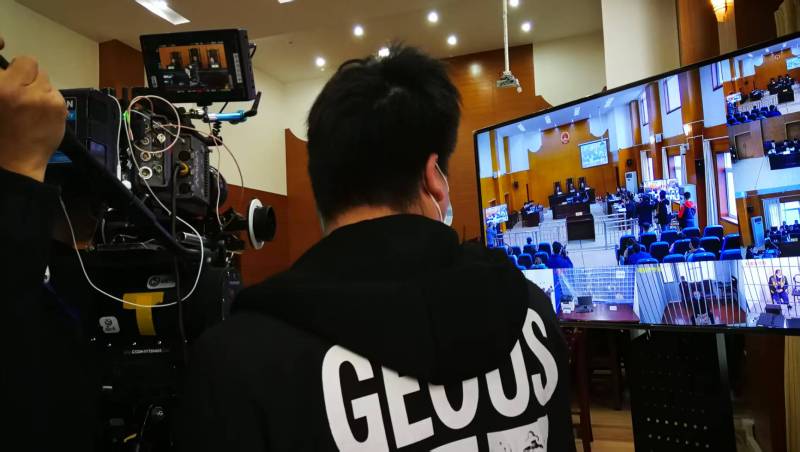 AI生成VS人工创意——振兴区广告片拍摄公司的技术浪漫主义实践